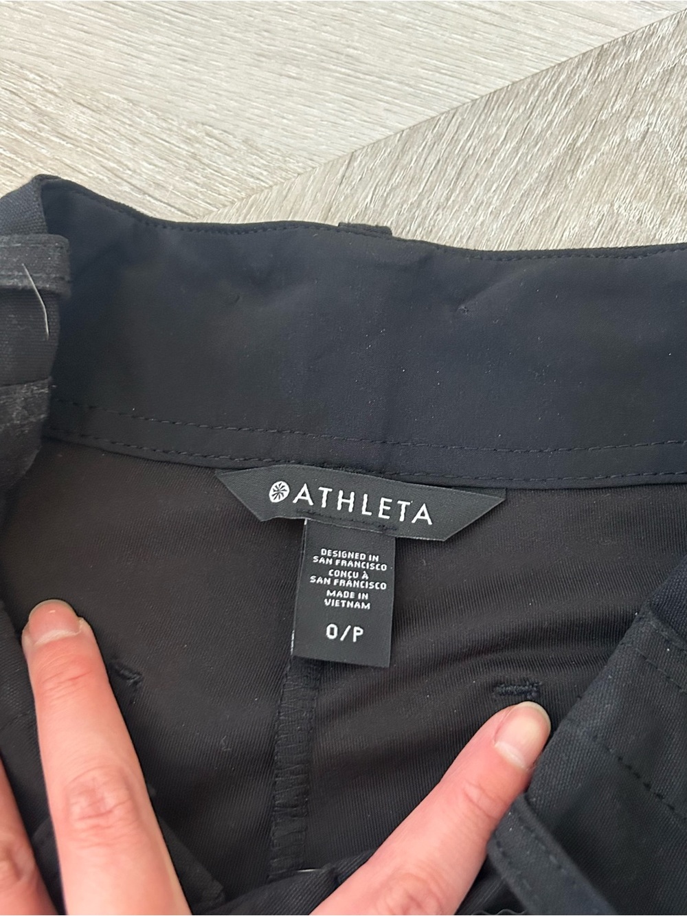 Athleta Skyline High Rise Barrel Leg Pant
Black 0 Athletic Strechy trouser - Picture 3 of 5